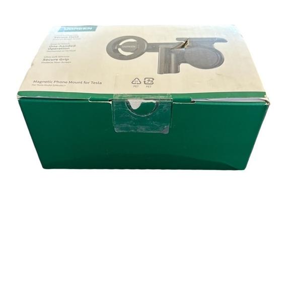 UGREEN Magnetic Car Phone Holder MagSafe Phone Stand For Tesla Model 3/Model Y - Picture 3 of 4